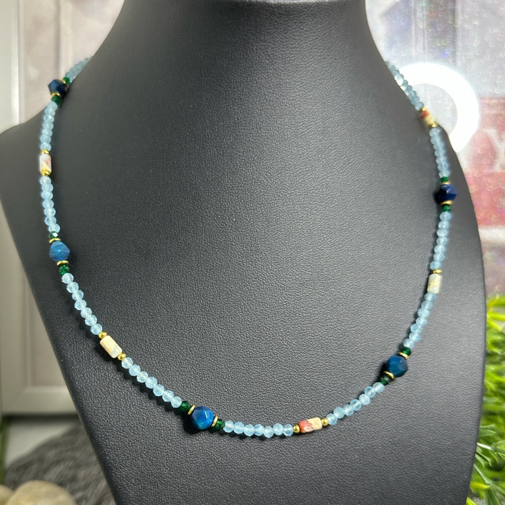 Handmade Natural Apatite & Shell Beaded Necklace - Picture 2 of 5